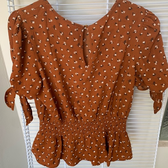 E&m floral top - Picture 3 of 3